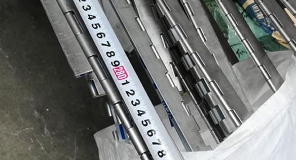 長度3米的不銹鋼長合頁順利完成,東莞廣有五金廠專業(yè)制造東莞合頁，東莞鉸鏈