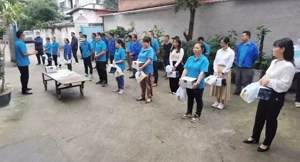 致敬勞動(dòng)者，感悟勞動(dòng)的意義|廣有五金&東莞合頁