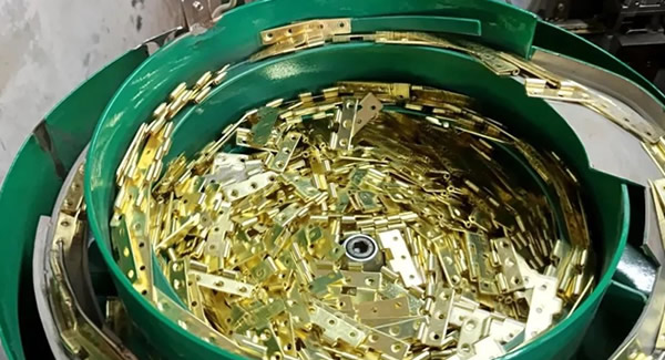 探秘合頁(yè)組裝自動(dòng)化，小零件背后的大科技 |廣有五金&東莞合頁(yè)?