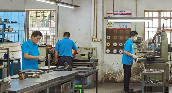 “平、直、順”重塑長合頁連接標準，賦能精密設(shè)備高效開合|廣有五金&東莞合頁?